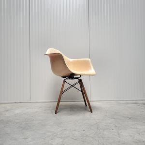 PAW Rope Edge Chair Charles Eames Zenith Plastics Herman Miller Seng Interior Aksel Paris Amsterdam London Designclassics Furniture