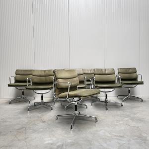 Vitra Herman Miller EA208 Soft Pad Chair Olive Green Khaki Vintage Rare Interior Aksel Aachen Design Fashion London Dubai NYC Milano Madrid Paris