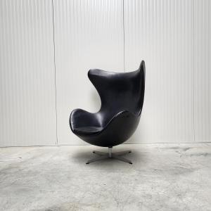Vintage Egg Chair Arne Jacobsen Fritz Hansen 1960s 1965 Interior Aksel Design Home Villa Dubai Paris NYC Bruxelles Milano Madrid
