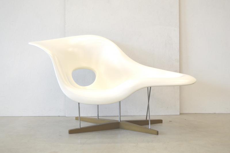 Eames La Chaise by Vitra Interior Aksel Aachen Design