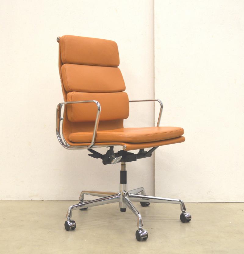 Vitra EA219 Alu Soft Pad Chair Interior Aksel Aachen Designklassiker
