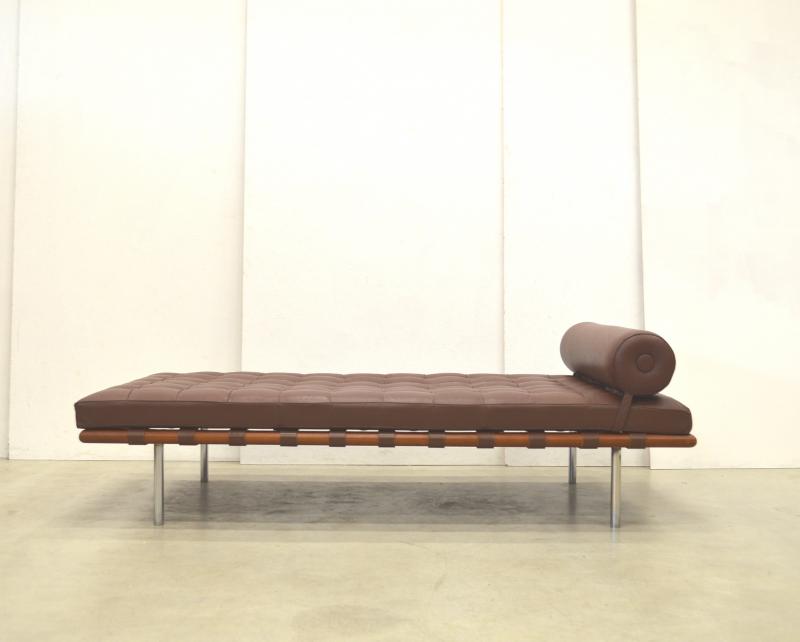 Mies van der Rohe Barcelona Daybed Knoll Interior Aksel