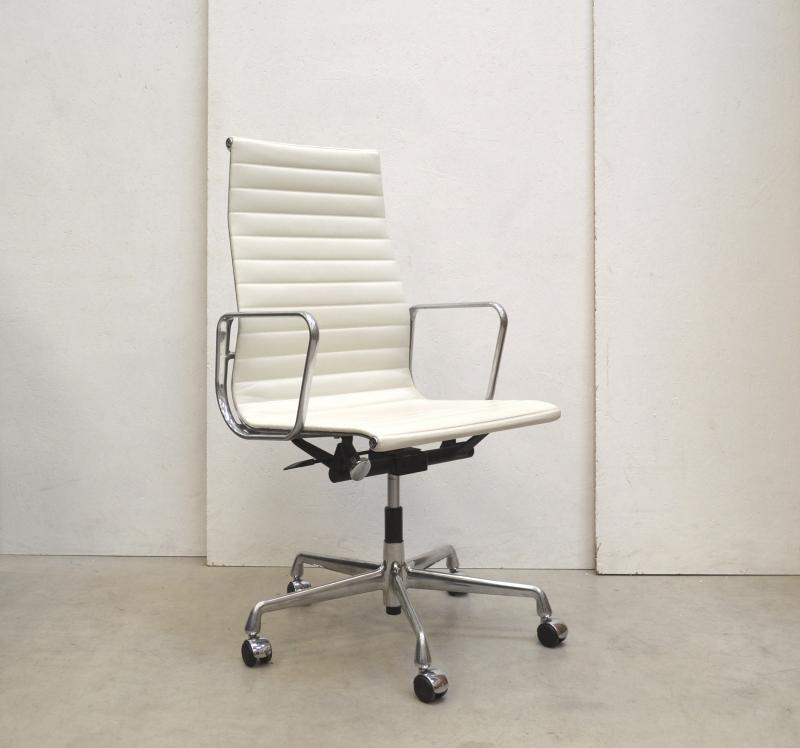 Vitra EA119 Bürostuhl Alu Chair Leder White Design Interior Aksel Aachen Ankauf Verkauf Designklassiker