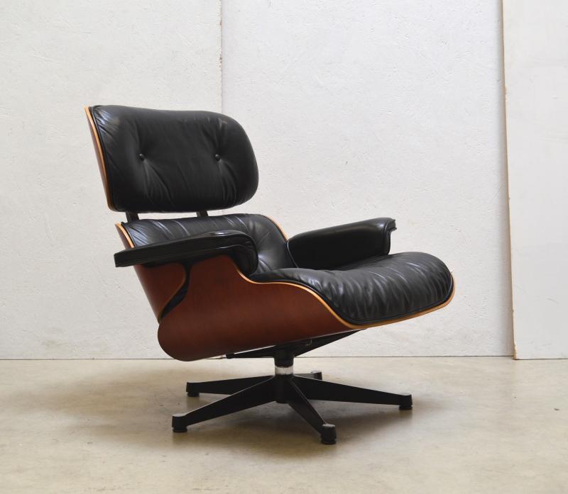 Vitra Eames Lounge Chair Cherry Edition Interior Aksel Aachen Design Chair Worldwide Transport