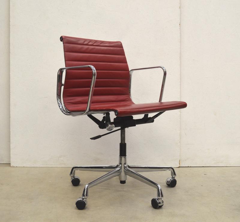 Vitra EA117 Eames Alu Office Chair Leather Interior Aksel Design Paris London Amsterdam Delivery