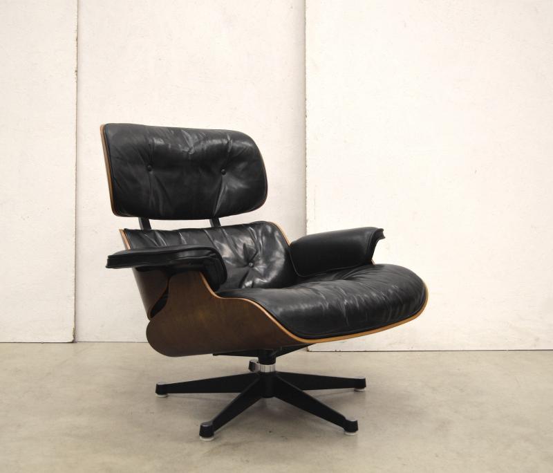 Vitra Eames Lounge Chair Walnut Nussbaum Interior Aksel Design Classics Paris NY Knokke Amsterdam