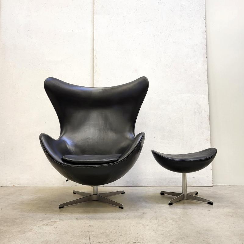 Vintage Arne Jacobsen Egg Chair Ottoman Fritz Hansen Black Interior Aksel Aachen Design Classics Buy sell NY Bruxelles Amsterdam Paris