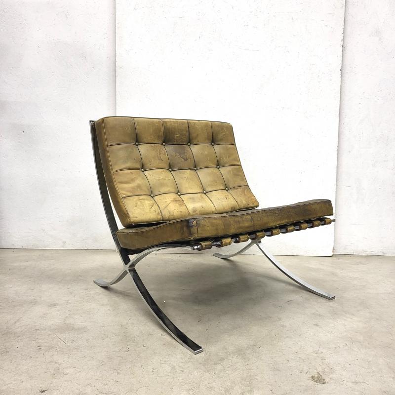 Vintage Green Barcelona Chair Knoll Van der Rohe Interior Aksel Aachen Design Classics Collector NY Amsterdam Paris London