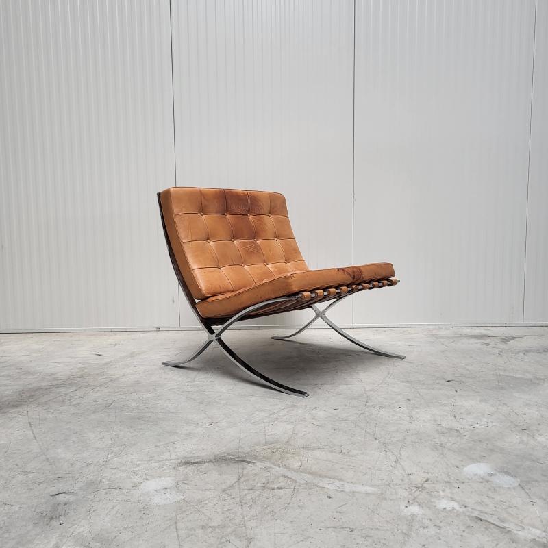 Vintage Cognac Barcelona Chair Mies van der Rohe Knoll Interior Aksel Design Fashion Modern Model NYC Paris London Doha Dubai