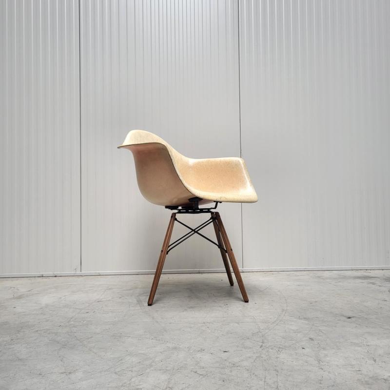 PAW Rope Edge Chair Charles Eames Zenith Plastics Herman Miller Seng Interior Aksel Paris Amsterdam London Designclassics Furniture