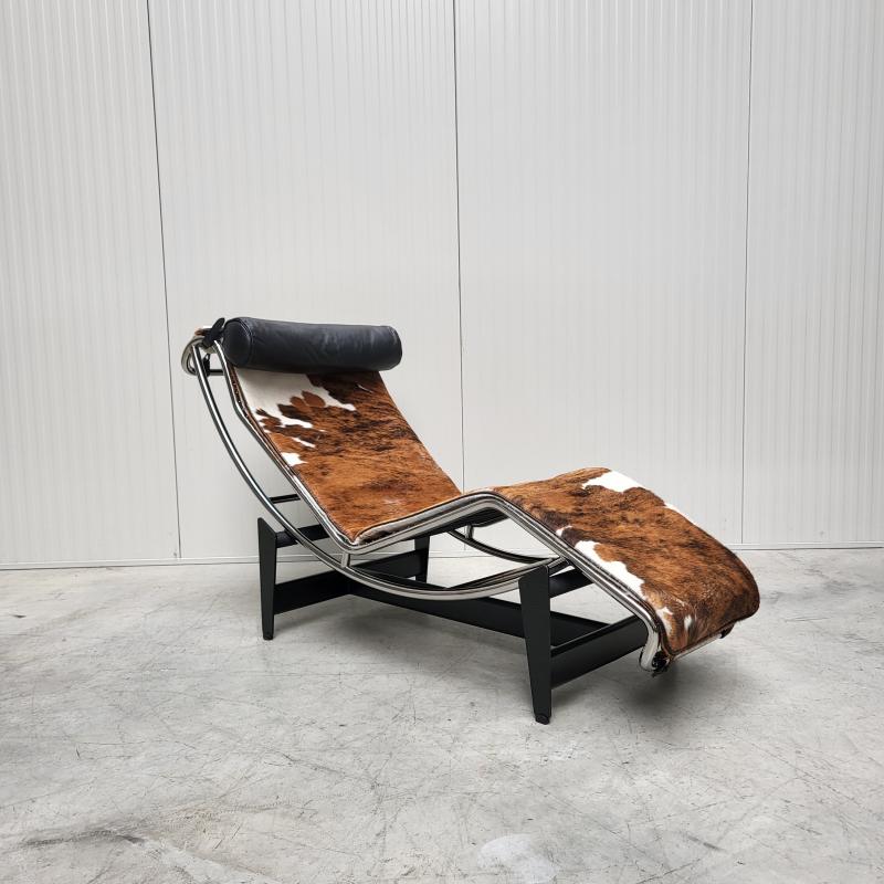 Cassina LC4 Chaise Longue Le Corbusier Pony hide Interior Aksel Design Dubai Paris Knokke Milano Amsterdam