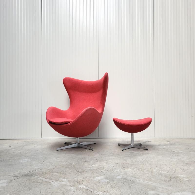 Fritz Hansen Egg Chair Ottoman Coral 2 Tone Red Rose Interior Aksel Design Lifestyle Vintage NYC Furniture Paris Bruxelles Madrid Milano
